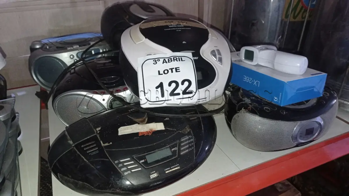 LOTE 122 - 02 TERMÔMETROS INFRA VERMELHO E 08 APARELHOS DE SOM PORTÁTEIS DE MARCAS E MODELOS DIVERSOS. (NO ESTADO) ATENÇÃO! FAZER A VISITAÇÃO ANTES DE ARREMATAR, NÃO SABEMOS SE FUNCIONA, LEILÃO NÃO TEM GARANTIA E NEM DEVOLUÇÃO, SUJEITO A POSSÍVEIS AVARIAS VISÍVEIS/OCULTAS E/OU AUSÊNCIA DE COMPONENTES.