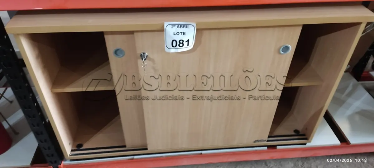 LOTE 081 - 01 ARMÁRIO BAIXO COM PORTAS DE CORRER EM MADEIRA. (NO ESTADO) ATENÇÃO! FAZER A VISITAÇÃO ANTES DE ARREMATAR, NÃO SABEMOS SE FUNCIONA, LEILÃO NÃO TEM GARANTIA E NEM DEVOLUÇÃO, SUJEITO A POSSÍVEIS AVARIAS VISÍVEIS/OCULTAS E/OU AUSÊNCIA DE COMPONENTES.