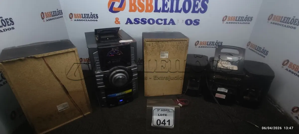 LOTE 041 - 01 MICRO SYSTEM COM CAIXAS ACOPLADAS MARCA LENOXX E 01 MICRO SYSTEM COM 02 CAIXAS DE SOM MARCA SONY. (NO ESTADO) ATENÇÃO! FAZER A VISITAÇÃO ANTES DE ARREMATAR, NÃO SABEMOS SE FUNCIONA, LEILÃO NÃO TEM GARANTIA E NEM DEVOLUÇÃO, SUJEITO A POSSÍVEIS AVARIAS VISÍVEIS/OCULTAS E/OU AUSÊNCIA DE COMPONENTES.
