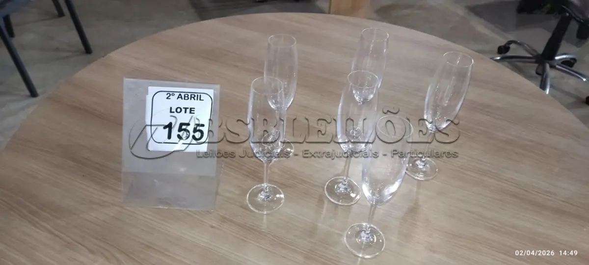 LOTE 155 - 06 TAÇAS DE CRISTAL PARA ESPUMANTE. (NO ESTADO) ATENÇÃO! FAZER A VISITAÇÃO ANTES DE ARREMATAR, NÃO SABEMOS SE FUNCIONA, LEILÃO NÃO TEM GARANTIA E NEM DEVOLUÇÃO, SUJEITO A POSSÍVEIS AVARIAS VISÍVEIS/OCULTAS E/OU AUSÊNCIA DE COMPONENTES.