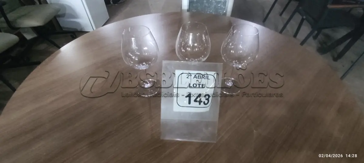 LOTE 143 - 03 TAÇAS DE CRISTAL PARA VINHO. (NO ESTADO) ATENÇÃO! FAZER A VISITAÇÃO ANTES DE ARREMATAR, NÃO SABEMOS SE FUNCIONA, LEILÃO NÃO TEM GARANTIA E NEM DEVOLUÇÃO, SUJEITO A POSSÍVEIS AVARIAS VISÍVEIS/OCULTAS E/OU AUSÊNCIA DE COMPONENTES.