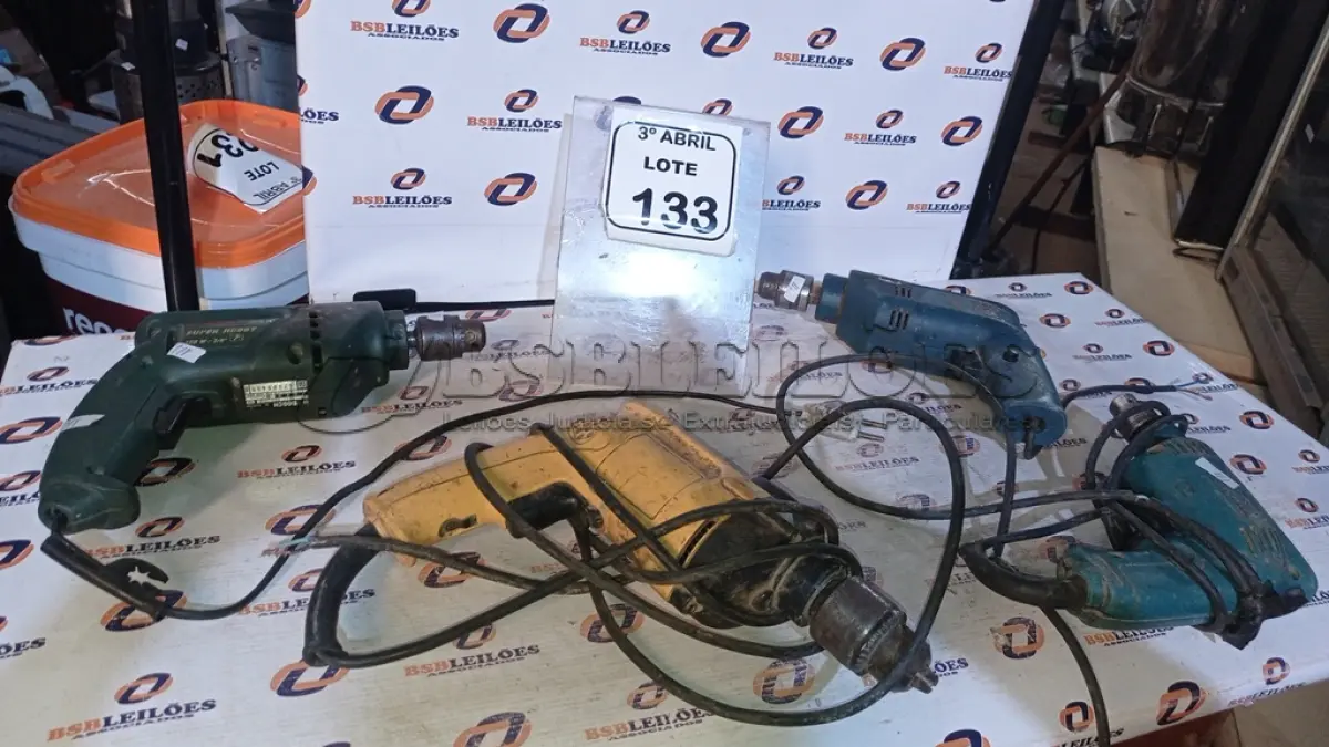LOTE 133 - 04 FURADEIRAS DE MARCAS E MODELOS DIVERSOS. (NO ESTADO) ATENÇÃO! FAZER A VISITAÇÃO ANTES DE ARREMATAR, NÃO SABEMOS SE FUNCIONA, LEILÃO NÃO TEM GARANTIA E NEM DEVOLUÇÃO, SUJEITO A POSSÍVEIS AVARIAS VISÍVEIS/OCULTAS E/OU AUSÊNCIA DE COMPONENTES.