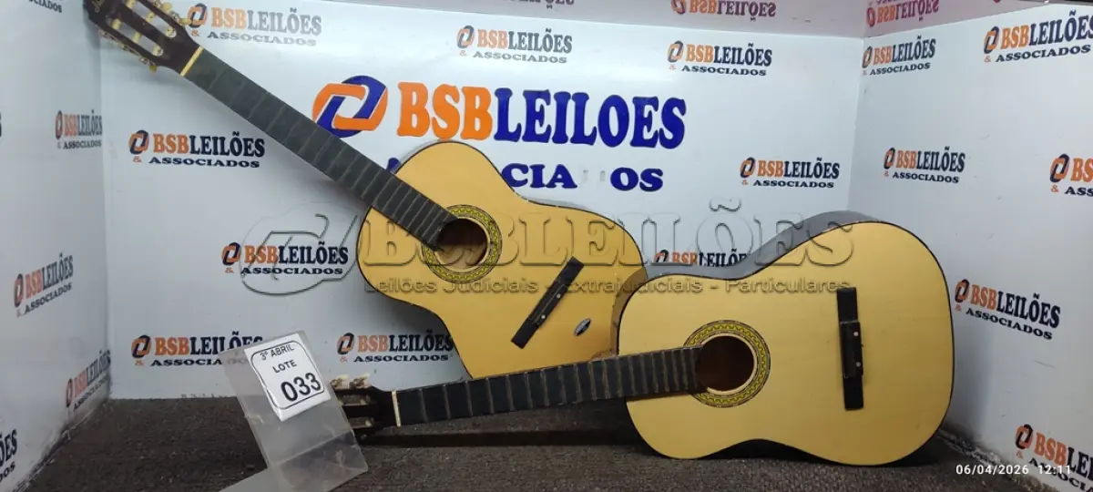 LOTE 033 - 02 VIOLÕES MARCA HEAD. (NO ESTADO) ATENÇÃO! FAZER A VISITAÇÃO ANTES DE ARREMATAR, NÃO SABEMOS SE FUNCIONA, LEILÃO NÃO TEM GARANTIA E NEM DEVOLUÇÃO, SUJEITO A POSSÍVEIS AVARIAS VISÍVEIS/OCULTAS E/OU AUSÊNCIA DE COMPONENTES.
