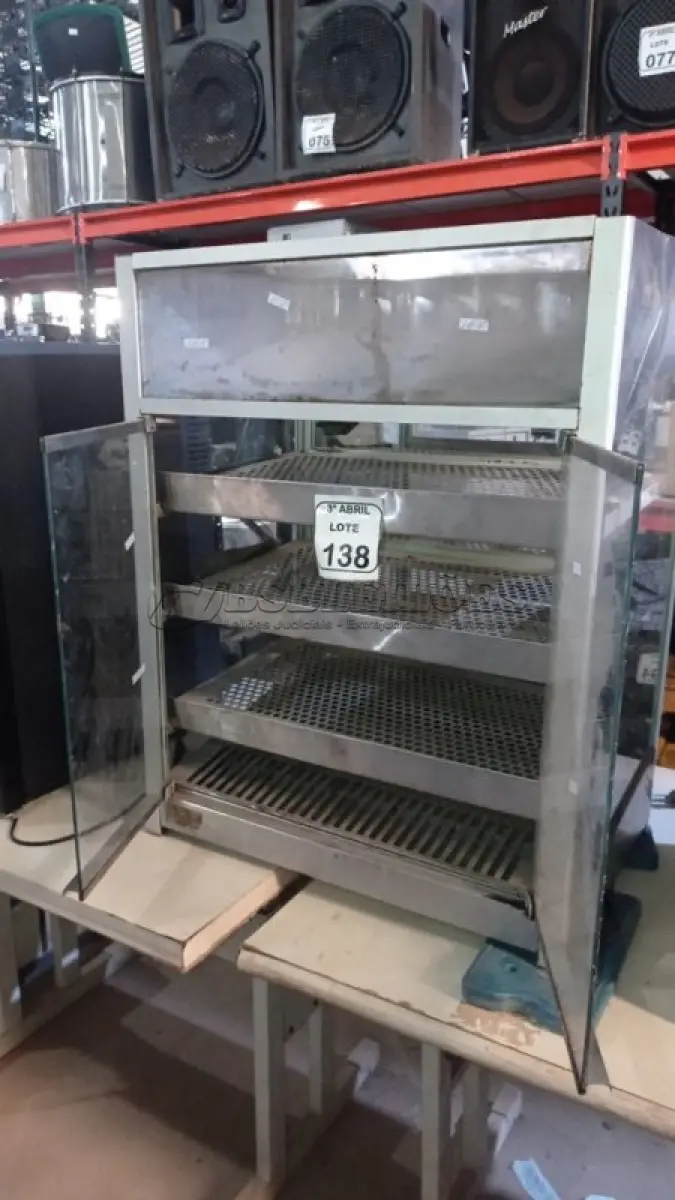 LOTE 138 - 01 ESTUFA PARA ALIMENTOS DE VIDRO COM 05 PRATELEIRAS. (NO ESTADO) ATENÇÃO! FAZER A VISITAÇÃO ANTES DE ARREMATAR, NÃO SABEMOS SE FUNCIONA, LEILÃO NÃO TEM GARANTIA E NEM DEVOLUÇÃO, SUJEITO A POSSÍVEIS AVARIAS VISÍVEIS/OCULTAS E/OU AUSÊNCIA DE COMPONENTES.