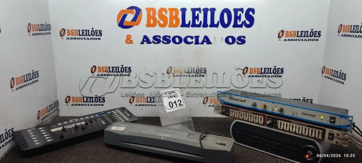 LOTE 012 - 01 EQUALIZADOR MODELO EQW 152 MARCA DATREL, 01 LAMINADORA MARCA AURORA, 01 PLASTIFICADORA MARCA COPIATIC, 01 CONTROLADORA MODELO DMX512 E 01 PROCESSADOR DE EFEITOS DE ÁUDIO MODELO OD200 MARCA ONEAL. (NO ESTADO) ATENÇÃO! FAZER A VISITAÇÃO ANTES DE ARREMATAR, NÃO SABEMOS SE FUNCIONA, LEILÃO NÃO TEM GARANTIA E NEM DEVOLUÇÃO, SUJEITO A POSSÍVEIS AVARIAS VISÍVEIS/OCULTAS E/OU AUSÊNCIA DE COMPONENTES.