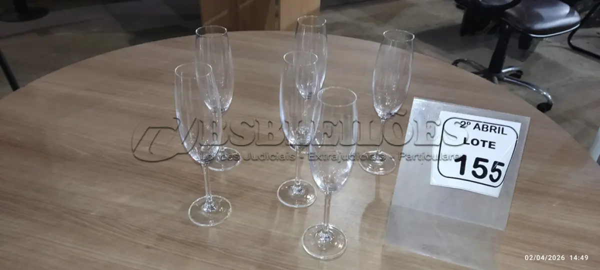 LOTE 155 - 06 TAÇAS DE CRISTAL PARA ESPUMANTE. (NO ESTADO) ATENÇÃO! FAZER A VISITAÇÃO ANTES DE ARREMATAR, NÃO SABEMOS SE FUNCIONA, LEILÃO NÃO TEM GARANTIA E NEM DEVOLUÇÃO, SUJEITO A POSSÍVEIS AVARIAS VISÍVEIS/OCULTAS E/OU AUSÊNCIA DE COMPONENTES.