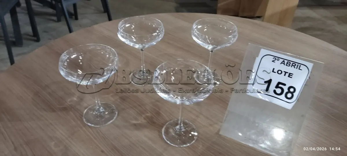 LOTE 158 - 04 TAÇAS DE CRISTAL MARIA ANTONIETA. (NO ESTADO) ATENÇÃO! FAZER A VISITAÇÃO ANTES DE ARREMATAR, NÃO SABEMOS SE FUNCIONA, LEILÃO NÃO TEM GARANTIA E NEM DEVOLUÇÃO, SUJEITO A POSSÍVEIS AVARIAS VISÍVEIS/OCULTAS E/OU AUSÊNCIA DE COMPONENTES.