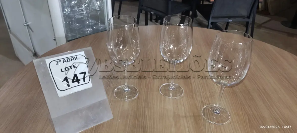LOTE 147 - 03 TAÇAS DE CRISTAL PARA VINHOS. (NO ESTADO) ATENÇÃO! FAZER A VISITAÇÃO ANTES DE ARREMATAR, NÃO SABEMOS SE FUNCIONA, LEILÃO NÃO TEM GARANTIA E NEM DEVOLUÇÃO, SUJEITO A POSSÍVEIS AVARIAS VISÍVEIS/OCULTAS E/OU AUSÊNCIA DE COMPONENTES.