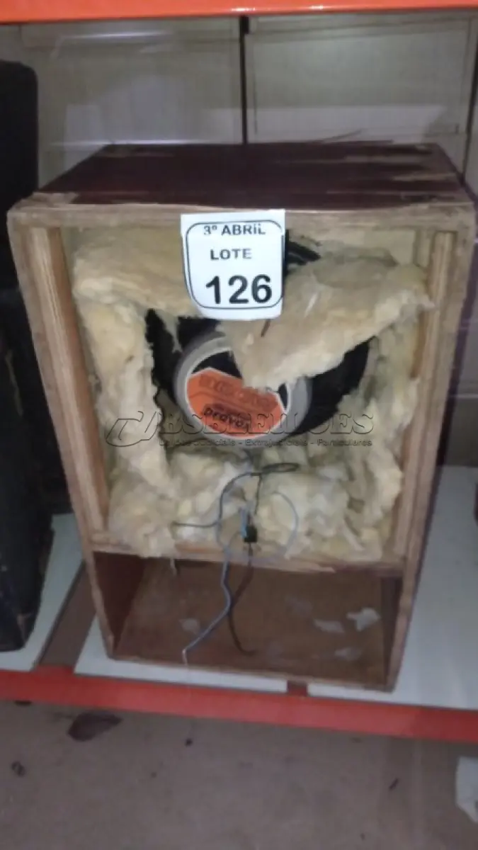 LOTE 126 - 01 CAIXA DE SOM COM ALTO FALANTE (NO ESTADO) ATENÇÃO! FAZER A VISITAÇÃO ANTES DE ARREMATAR, NÃO SABEMOS SE FUNCIONA, LEILÃO NÃO TEM GARANTIA E NEM DEVOLUÇÃO, SUJEITO A POSSÍVEIS AVARIAS VISÍVEIS/OCULTAS E/OU AUSÊNCIA DE COMPONENTES.