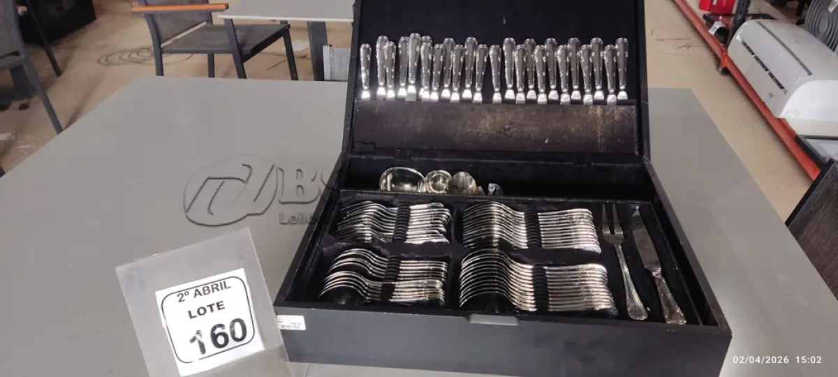 LOTE 160 - 01 FAQUEIRO EM AÇO INOX COM ESTOJO DE MADEIRA ROYAL. (NO ESTADO) ATENÇÃO! FAZER A VISITAÇÃO ANTES DE ARREMATAR, NÃO SABEMOS SE FUNCIONA, LEILÃO NÃO TEM GARANTIA E NEM DEVOLUÇÃO, SUJEITO A POSSÍVEIS AVARIAS VISÍVEIS/OCULTAS E/OU AUSÊNCIA DE COMPONENTES.
