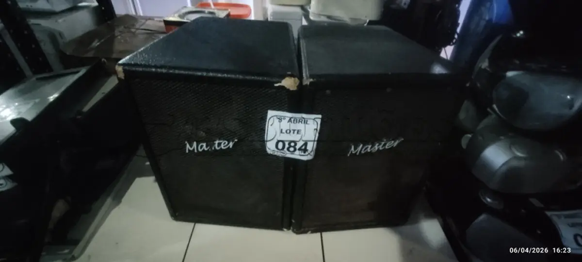LOTE 084 -  02 CAIXAS DE SOM ALTO FALANTES MARCA MASTER. (NO ESTADO) ATENÇÃO! FAZER A VISITAÇÃO ANTES DE ARREMATAR, NÃO SABEMOS SE FUNCIONA, LEILÃO NÃO TEM GARANTIA E NEM DEVOLUÇÃO, SUJEITO A POSSÍVEIS AVARIAS VISÍVEIS/OCULTAS E/OU AUSÊNCIA DE COMPONENTES.
