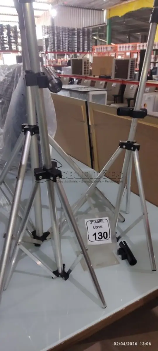 LOTE 130 - 03 TRIPÉS PARA BANNER. (NO ESTADO) ATENÇÃO! FAZER A VISITAÇÃO ANTES DE ARREMATAR, NÃO SABEMOS SE FUNCIONA, LEILÃO NÃO TEM GARANTIA E NEM DEVOLUÇÃO, SUJEITO A POSSÍVEIS AVARIAS VISÍVEIS/OCULTAS E/OU AUSÊNCIA DE COMPONENTES.