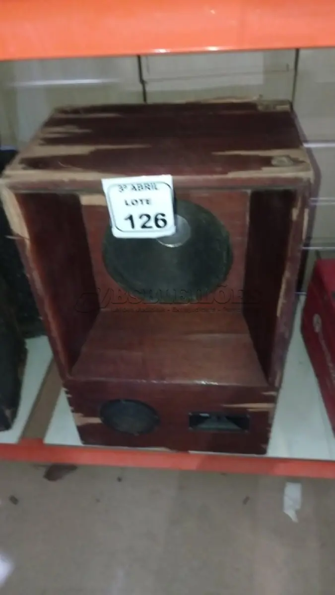 LOTE 126 - 01 CAIXA DE SOM COM ALTO FALANTE (NO ESTADO) ATENÇÃO! FAZER A VISITAÇÃO ANTES DE ARREMATAR, NÃO SABEMOS SE FUNCIONA, LEILÃO NÃO TEM GARANTIA E NEM DEVOLUÇÃO, SUJEITO A POSSÍVEIS AVARIAS VISÍVEIS/OCULTAS E/OU AUSÊNCIA DE COMPONENTES.
