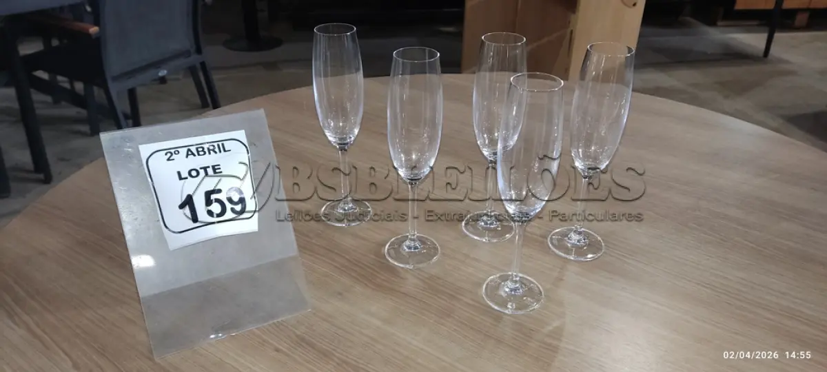 LOTE 159 - 05 TAÇAS DE CRISTAL PARA ESPUMANTE. (NO ESTADO) ATENÇÃO! FAZER A VISITAÇÃO ANTES DE ARREMATAR, NÃO SABEMOS SE FUNCIONA, LEILÃO NÃO TEM GARANTIA E NEM DEVOLUÇÃO, SUJEITO A POSSÍVEIS AVARIAS VISÍVEIS/OCULTAS E/OU AUSÊNCIA DE COMPONENTES.