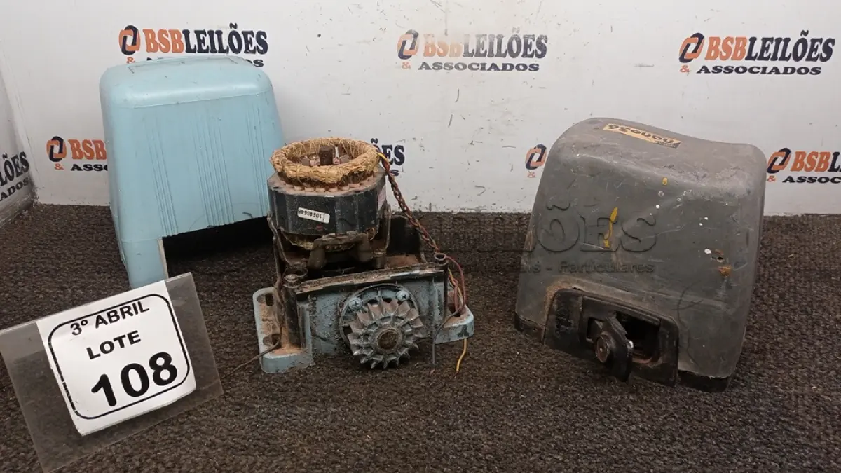 LOTE 108 - 02 MOTORES DE PORTÃO. (NO ESTADO) ATENÇÃO! FAZER A VISITAÇÃO ANTES DE ARREMATAR, NÃO SABEMOS SE FUNCIONA, LEILÃO NÃO TEM GARANTIA E NEM DEVOLUÇÃO, SUJEITO A POSSÍVEIS AVARIAS VISÍVEIS/OCULTAS E/OU AUSÊNCIA DE COMPONENTES.