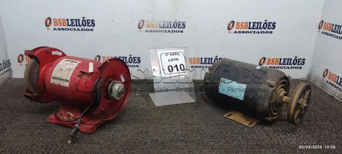 LOTE 010 - 01 MOTOR ELÉTRICO, 6,15/3A E 01 ESMERILHADEIRA DE BANCADA 3100 RPM. (NO ESTADO) ATENÇÃO! FAZER A VISITAÇÃO ANTES DE ARREMATAR, NÃO SABEMOS SE FUNCIONA, LEILÃO NÃO TEM GARANTIA E NEM DEVOLUÇÃO, SUJEITO A POSSÍVEIS AVARIAS VISÍVEIS/OCULTAS E/OU AUSÊNCIA DE COMPONENTES.