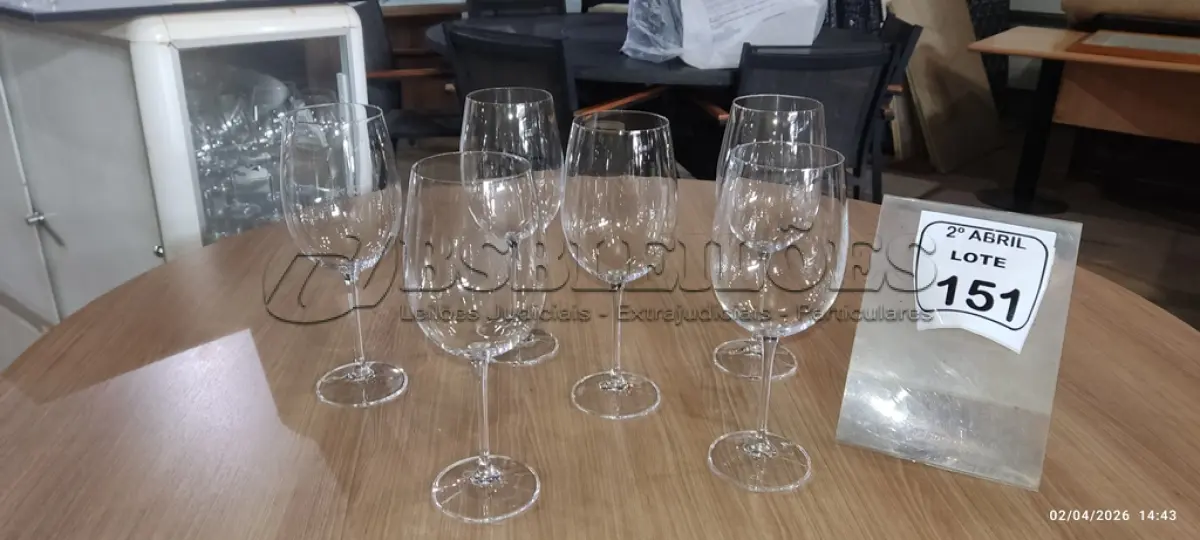 LOTE 151 - 06 TAÇAS DE CRISTAL PARA VINHOS. (NO ESTADO) ATENÇÃO! FAZER A VISITAÇÃO ANTES DE ARREMATAR, NÃO SABEMOS SE FUNCIONA, LEILÃO NÃO TEM GARANTIA E NEM DEVOLUÇÃO, SUJEITO A POSSÍVEIS AVARIAS VISÍVEIS/OCULTAS E/OU AUSÊNCIA DE COMPONENTES.
