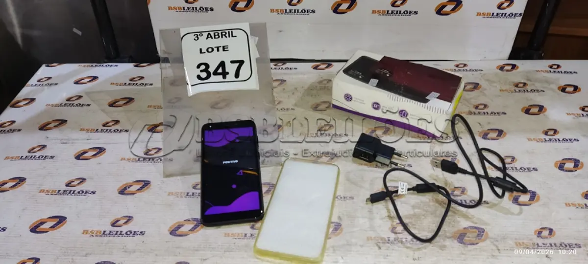 LOTE 347 - 01 SMARTPHONE COM CARREGADOR MODELO TWIST MARCA POSITIVO. (NO ESTADO) ATENÇÃO! FAZER A VISITAÇÃO ANTES DE ARREMATAR, NÃO SABEMOS SE FUNCIONA, LEILÃO NÃO TEM GARANTIA E NEM DEVOLUÇÃO, SUJEITO A POSSÍVEIS AVARIAS VISÍVEIS/OCULTAS E/OU AUSÊNCIA DE COMPONENTES.