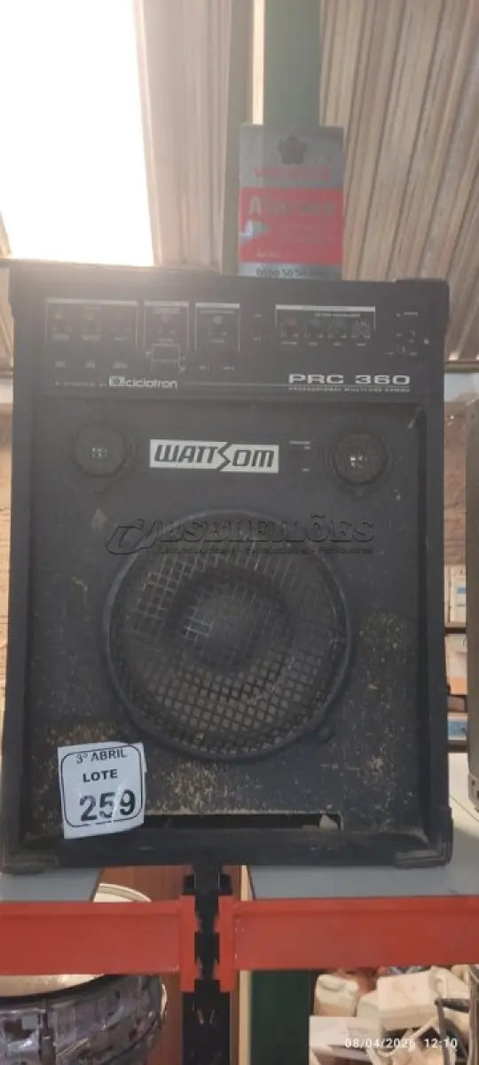LOTE 259 - 01 CAIXA DE SOM AMPLIFICADA MODELO PRC 360 MARCA WATTSOM. (NO ESTADO) ATENÇÃO! FAZER A VISITAÇÃO ANTES DE ARREMATAR, NÃO SABEMOS SE FUNCIONA, LEILÃO NÃO TEM GARANTIA E NEM DEVOLUÇÃO, SUJEITO A POSSÍVEIS AVARIAS VISÍVEIS/OCULTAS E/OU AUSÊNCIA DE COMPONENTES.