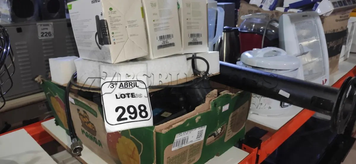 LOTE 298 - 01 LOTE COM GRANDE QUANTIDADE DE ACESSÓRIO PARA CÂMERA E FILMADORAS DIVERSOS, 01 CÂMERA DE SEGURANÇA MODELO SCB-1000 MARCA SAMSUNG, 03 APARELHOS TELEFÔNICOS RESIDENCIAIS MARCA INTELBRAS E 01 SUPORTE DE FERRO. (NO ESTADO) ATENÇÃO! FAZER A VISITAÇÃO ANTES DE ARREMATAR, NÃO SABEMOS SE FUNCIONA, LEILÃO NÃO TEM GARANTIA E NEM DEVOLUÇÃO, SUJEITO A POSSÍVEIS AVARIAS VISÍVEIS/OCULTAS E/OU AUSÊNCIA DE COMPONENTES.
