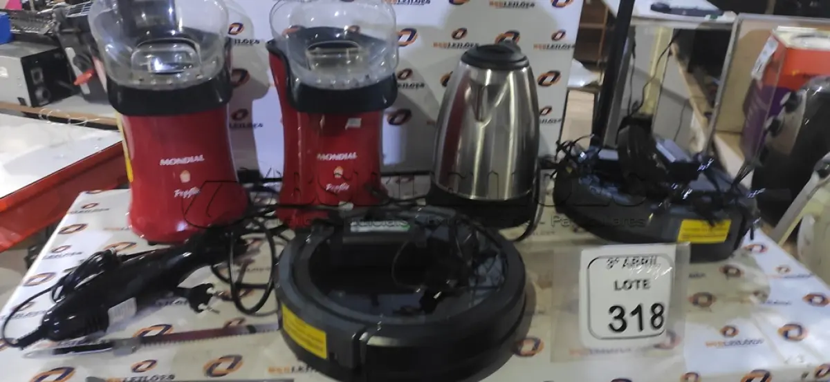 LOTE 318 - 01 CHALEIRA ELÉTRICA MARCA MONDIAL, 02 PIPOQUEIRAS E 02 ASPIRADORES ROBÔ. (NO ESTADO) ATENÇÃO! FAZER A VISITAÇÃO ANTES DE ARREMATAR, NÃO SABEMOS SE FUNCIONA, LEILÃO NÃO TEM GARANTIA E NEM DEVOLUÇÃO, SUJEITO A POSSÍVEIS AVARIAS VISÍVEIS/OCULTAS E/OU AUSÊNCIA DE COMPONENTES.