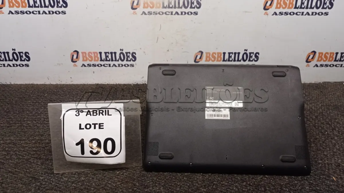 LOTE 190 - 01 CHROMEBOOK 16GB E.MMC MEMORIA 2GB LINHA CONNECT MARCA SAMSUNG SEM FONTE. (NO ESTADO) ATENÇÃO! FAZER A VISITAÇÃO ANTES DE ARREMATAR, NÃO SABEMOS SE FUNCIONA, LEILÃO NÃO TEM GARANTIA E NEM DEVOLUÇÃO, SUJEITO A POSSÍVEIS AVARIAS VISÍVEIS/OCULTAS E/OU AUSÊNCIA DE COMPONENTES.