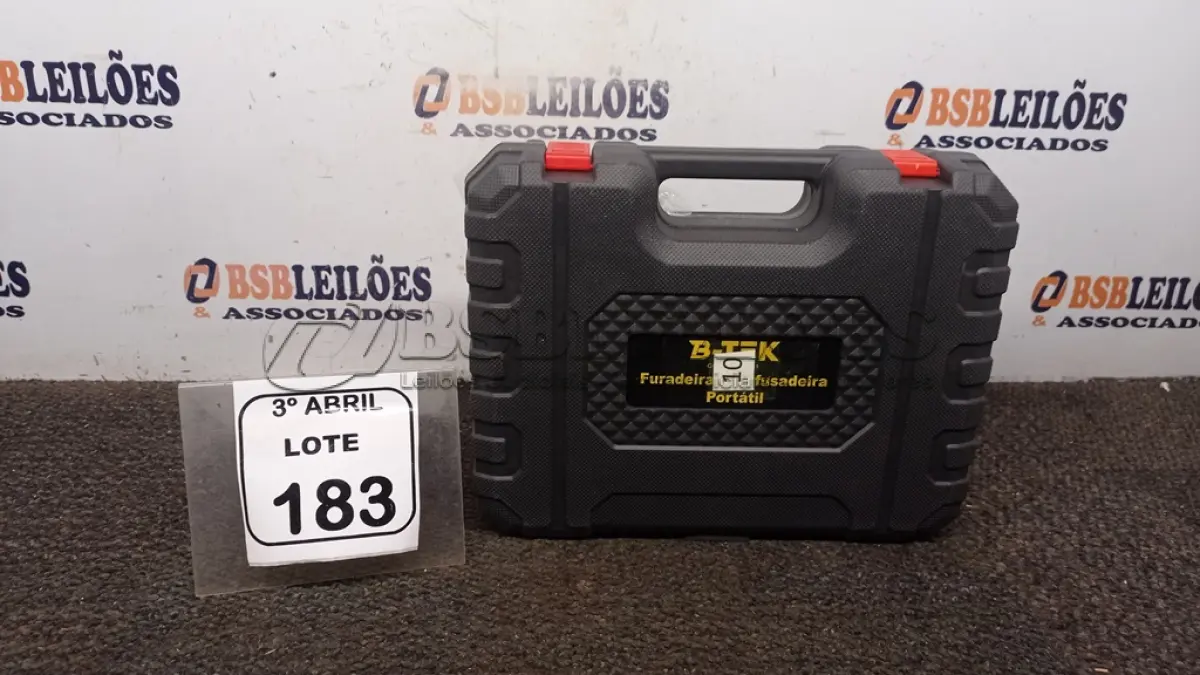 LOTE 183 - 01 PARAFUSADEIRA 36V A BATERIA COM MALETA E ACESSÓRIOS PRODUTO NOVO. (NO ESTADO) ATENÇÃO! FAZER A VISITAÇÃO ANTES DE ARREMATAR, NÃO SABEMOS SE FUNCIONA, LEILÃO NÃO TEM GARANTIA E NEM DEVOLUÇÃO, SUJEITO A POSSÍVEIS AVARIAS VISÍVEIS/OCULTAS E/OU AUSÊNCIA DE COMPONENTES.