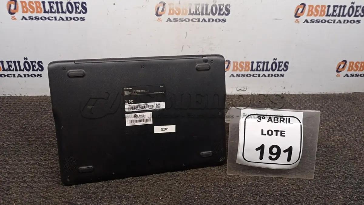 LOTE 191 - 01 CHROMEBOOK 16GB E.MMC MEMORIA 2GB LINHA CONNECT MARCA SAMSUNG SEM FONTE. (NO ESTADO) ATENÇÃO! FAZER A VISITAÇÃO ANTES DE ARREMATAR, NÃO SABEMOS SE FUNCIONA, LEILÃO NÃO TEM GARANTIA E NEM DEVOLUÇÃO, SUJEITO A POSSÍVEIS AVARIAS VISÍVEIS/OCULTAS E/OU AUSÊNCIA DE COMPONENTES.