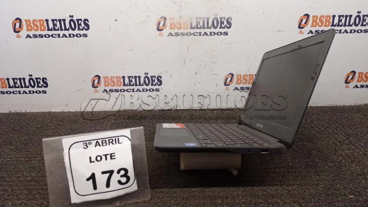 LOTE 173 - 01 CHROMEBOOK 16GB E.MMC MEMORIA 2GB LINHA CONNECT MARCA SAMSUNG SEM FONTE. (NO ESTADO) ATENÇÃO! FAZER A VISITAÇÃO ANTES DE ARREMATAR, NÃO SABEMOS SE FUNCIONA, LEILÃO NÃO TEM GARANTIA E NEM DEVOLUÇÃO, SUJEITO A POSSÍVEIS AVARIAS VISÍVEIS/OCULTAS E/OU AUSÊNCIA DE COMPONENTES.