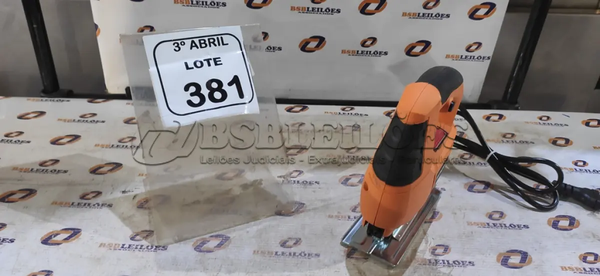 LOTE 381 - 01 SERRA TICO-TICO 220V MARCA MONDIAL. (NO ESTADO) ATENÇÃO! FAZER A VISITAÇÃO ANTES DE ARREMATAR, NÃO SABEMOS SE FUNCIONA, LEILÃO NÃO TEM GARANTIA E NEM DEVOLUÇÃO, SUJEITO A POSSÍVEIS AVARIAS VISÍVEIS/OCULTAS E/OU AUSÊNCIA DE COMPONENTES.