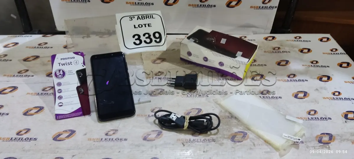 LOTE 339 - 01 SMARTPHONE COM CARREGADOR MODELO TWIST MARCA POSITIVO. (NO ESTADO) ATENÇÃO! FAZER A VISITAÇÃO ANTES DE ARREMATAR, NÃO SABEMOS SE FUNCIONA, LEILÃO NÃO TEM GARANTIA E NEM DEVOLUÇÃO, SUJEITO A POSSÍVEIS AVARIAS VISÍVEIS/OCULTAS E/OU AUSÊNCIA DE COMPONENTES.
