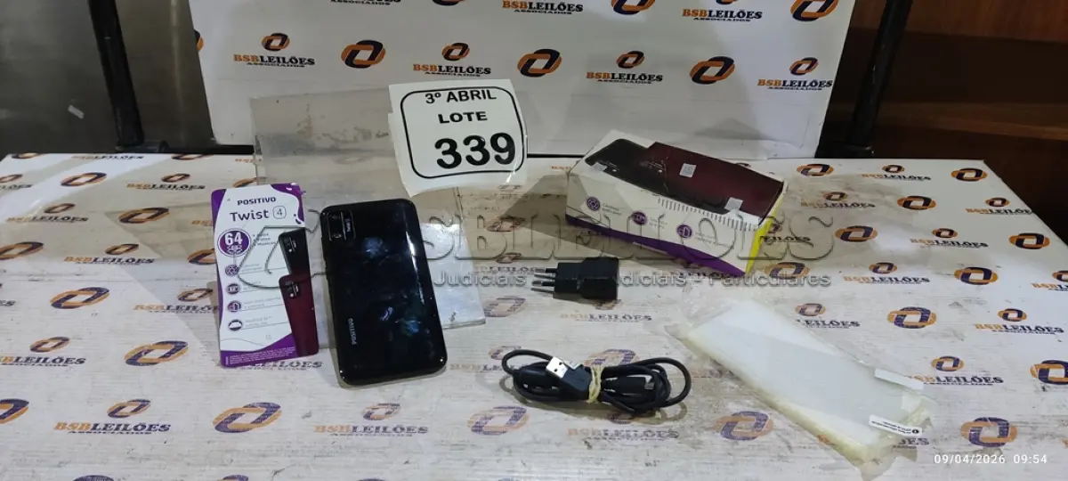 LOTE 339 - 01 SMARTPHONE COM CARREGADOR MODELO TWIST MARCA POSITIVO. (NO ESTADO) ATENÇÃO! FAZER A VISITAÇÃO ANTES DE ARREMATAR, NÃO SABEMOS SE FUNCIONA, LEILÃO NÃO TEM GARANTIA E NEM DEVOLUÇÃO, SUJEITO A POSSÍVEIS AVARIAS VISÍVEIS/OCULTAS E/OU AUSÊNCIA DE COMPONENTES.