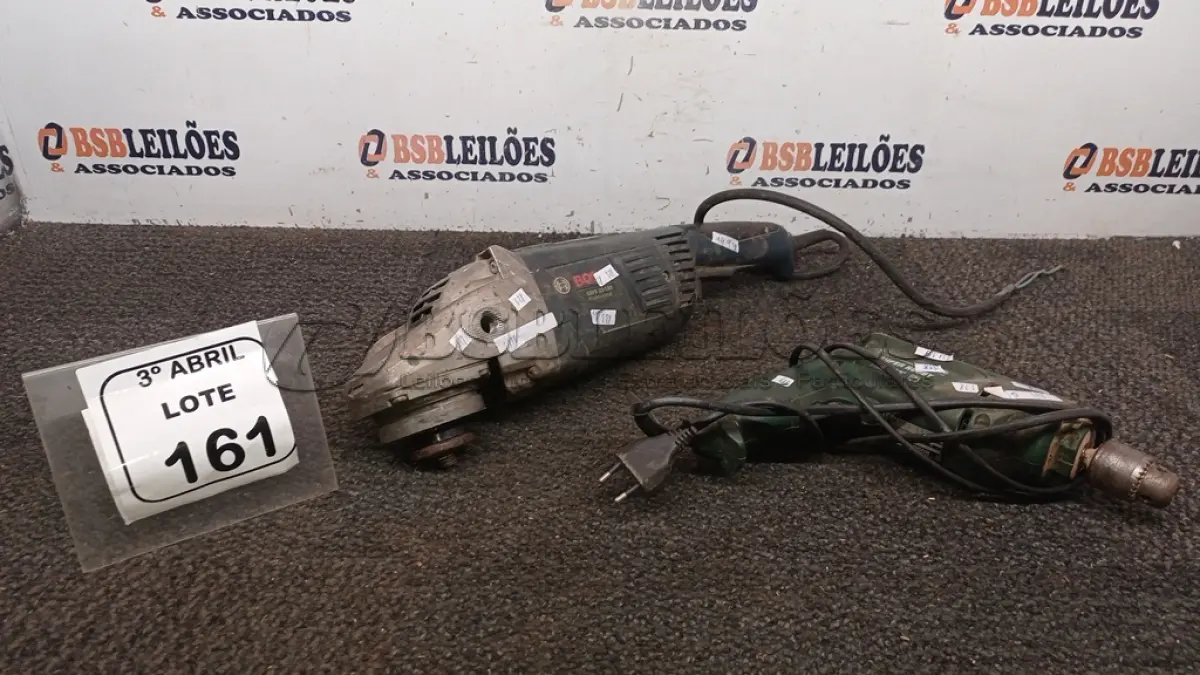 LOTE 161 - 01 FURADEIRA 220V 400W MARCA BOSCH 01 ESMERILHADEIRA BOSCH. (NO ESTADO) ATENÇÃO! FAZER A VISITAÇÃO ANTES DE ARREMATAR, NÃO SABEMOS SE FUNCIONA, LEILÃO NÃO TEM GARANTIA E NEM DEVOLUÇÃO, SUJEITO A POSSÍVEIS AVARIAS VISÍVEIS/OCULTAS E/OU AUSÊNCIA DE COMPONENTES.