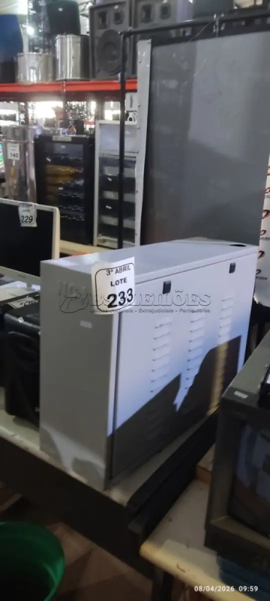 LOTE 233 - 01 NOBREAK 1400VA MARCA SMS E 01 BANCO DE BATERIA VAZIO E INCOMPLETO. (NO ESTADO) ATENÇÃO! FAZER A VISITAÇÃO ANTES DE ARREMATAR, NÃO SABEMOS SE FUNCIONA, LEILÃO NÃO TEM GARANTIA E NEM DEVOLUÇÃO, SUJEITO A POSSÍVEIS AVARIAS VISÍVEIS/OCULTAS E/OU AUSÊNCIA DE COMPONENTES.