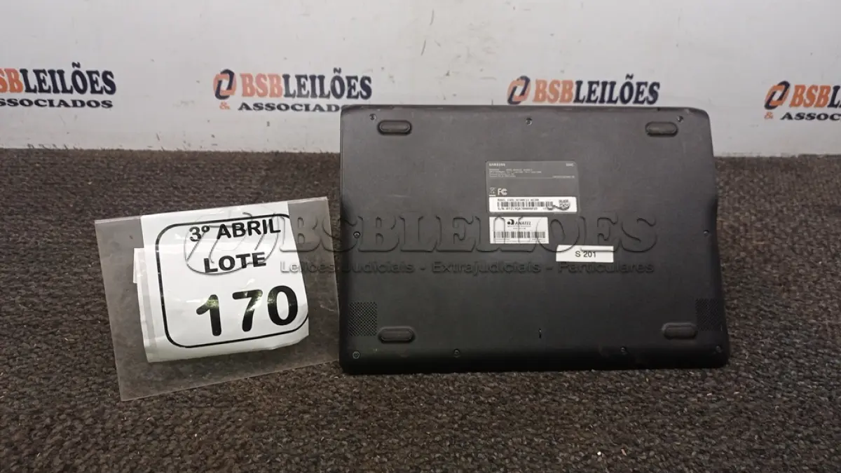 LOTE 170 - 01 CHROMEBOOK 16GB E.MMC MEMORIA 2GB LINHA CONNECT MARCA SAMSUNG SEM FONTE. (NO ESTADO) ATENÇÃO! FAZER A VISITAÇÃO ANTES DE ARREMATAR, NÃO SABEMOS SE FUNCIONA, LEILÃO NÃO TEM GARANTIA E NEM DEVOLUÇÃO, SUJEITO A POSSÍVEIS AVARIAS VISÍVEIS/OCULTAS E/OU AUSÊNCIA DE COMPONENTES.