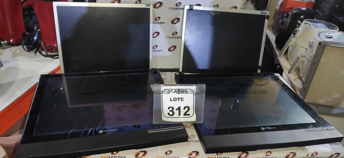 LOTE 312 - 02 MONITORES DE LCD MARCA LG E 02 MONITORES NEOVO. (NO ESTADO) ATENÇÃO! FAZER A VISITAÇÃO ANTES DE ARREMATAR, NÃO SABEMOS SE FUNCIONA, LEILÃO NÃO TEM GARANTIA E NEM DEVOLUÇÃO, SUJEITO A POSSÍVEIS AVARIAS VISÍVEIS/OCULTAS E/OU AUSÊNCIA DE COMPONENTES.