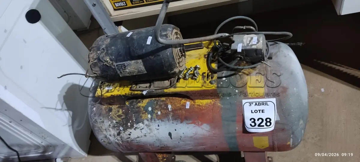 LOTE 328 - 01 COMPRESSOR DE AR ELÉTRICO MOTOR WEG. (NO ESTADO) ATENÇÃO! FAZER A VISITAÇÃO ANTES DE ARREMATAR, NÃO SABEMOS SE FUNCIONA, LEILÃO NÃO TEM GARANTIA E NEM DEVOLUÇÃO, SUJEITO A POSSÍVEIS AVARIAS VISÍVEIS/OCULTAS E/OU AUSÊNCIA DE COMPONENTES.