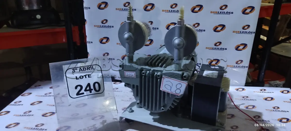 LOTE 240 - 01 BOMBA A VÁCUO BIVOLT 250W. (NO ESTADO) ATENÇÃO! FAZER A VISITAÇÃO ANTES DE ARREMATAR, NÃO SABEMOS SE FUNCIONA, LEILÃO NÃO TEM GARANTIA E NEM DEVOLUÇÃO, SUJEITO A POSSÍVEIS AVARIAS VISÍVEIS/OCULTAS E/OU AUSÊNCIA DE COMPONENTES.