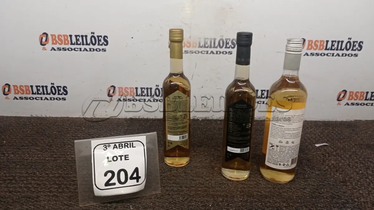 LOTE 204 - 03 GARRAFAS DE HIDROMEL SENDO 01 DE 750 ML E 02 500 ML SABORES DIVERSOS MARCA PHILP MEAD. (NO ESTADO) ATENÇÃO! FAZER A VISITAÇÃO ANTES DE ARREMATAR, NÃO SABEMOS SE FUNCIONA, LEILÃO NÃO TEM GARANTIA E NEM DEVOLUÇÃO, SUJEITO A POSSÍVEIS AVARIAS VISÍVEIS/OCULTAS E/OU AUSÊNCIA DE COMPONENTES.