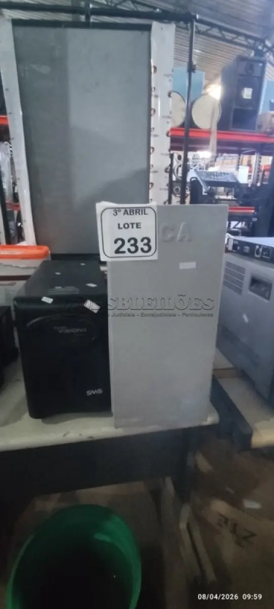 LOTE 233 - 01 NOBREAK 1400VA MARCA SMS E 01 BANCO DE BATERIA VAZIO E INCOMPLETO. (NO ESTADO) ATENÇÃO! FAZER A VISITAÇÃO ANTES DE ARREMATAR, NÃO SABEMOS SE FUNCIONA, LEILÃO NÃO TEM GARANTIA E NEM DEVOLUÇÃO, SUJEITO A POSSÍVEIS AVARIAS VISÍVEIS/OCULTAS E/OU AUSÊNCIA DE COMPONENTES.