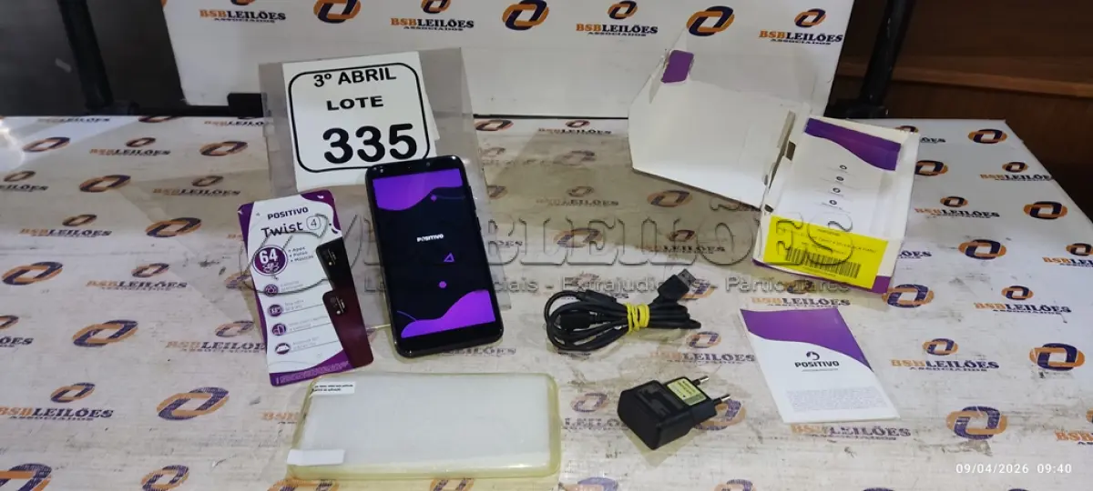 LOTE 335 - 01 SMARTPHONE COM CARREGADOR MODELO TWIST MARCA POSITIVO. (NO ESTADO) ATENÇÃO! FAZER A VISITAÇÃO ANTES DE ARREMATAR, NÃO SABEMOS SE FUNCIONA, LEILÃO NÃO TEM GARANTIA E NEM DEVOLUÇÃO, SUJEITO A POSSÍVEIS AVARIAS VISÍVEIS/OCULTAS E/OU AUSÊNCIA DE COMPONENTES.