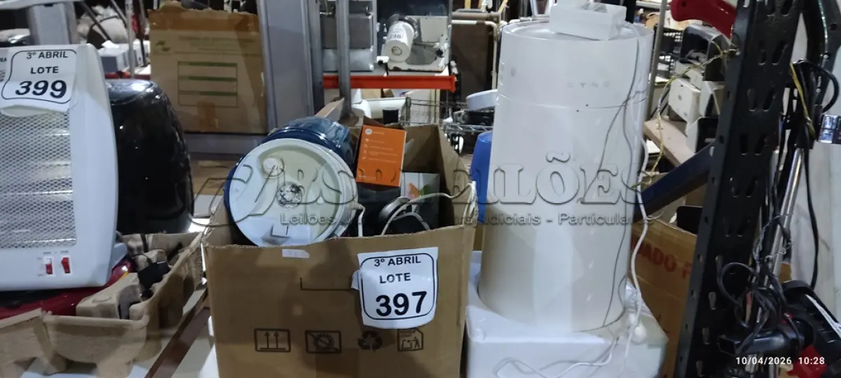 LOTE 397 - 03 UMIDIFICADORES DE MARCAS E MODELOS DIVERSOS, 01 CAIXA COM VAIRIAS CAXINHAS DE SOM PARA PC, APARELHO TELEFONICO E MATERIAIS DIVERSOS. (NO ESTADO) ATENÇÃO! FAZER A VISITAÇÃO ANTES DE ARREMATAR, NÃO SABEMOS SE FUNCIONA, LEILÃO NÃO TEM GARANTIA E NEM DEVOLUÇÃO, SUJEITO A POSSÍVEIS AVARIAS VISÍVEIS/OCULTAS E/OU AUSÊNCIA DE COMPONENTES.