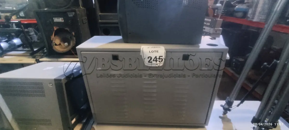 LOTE 245 - 01 NOBREAK 1600VA MARCA RAGTECH E 01 BANCO DE BATERIA VAZIO E INCOMPLETO. (NO ESTADO) ATENÇÃO! FAZER A VISITAÇÃO ANTES DE ARREMATAR, NÃO SABEMOS SE FUNCIONA, LEILÃO NÃO TEM GARANTIA E NEM DEVOLUÇÃO, SUJEITO A POSSÍVEIS AVARIAS VISÍVEIS/OCULTAS E/OU AUSÊNCIA DE COMPONENTES.