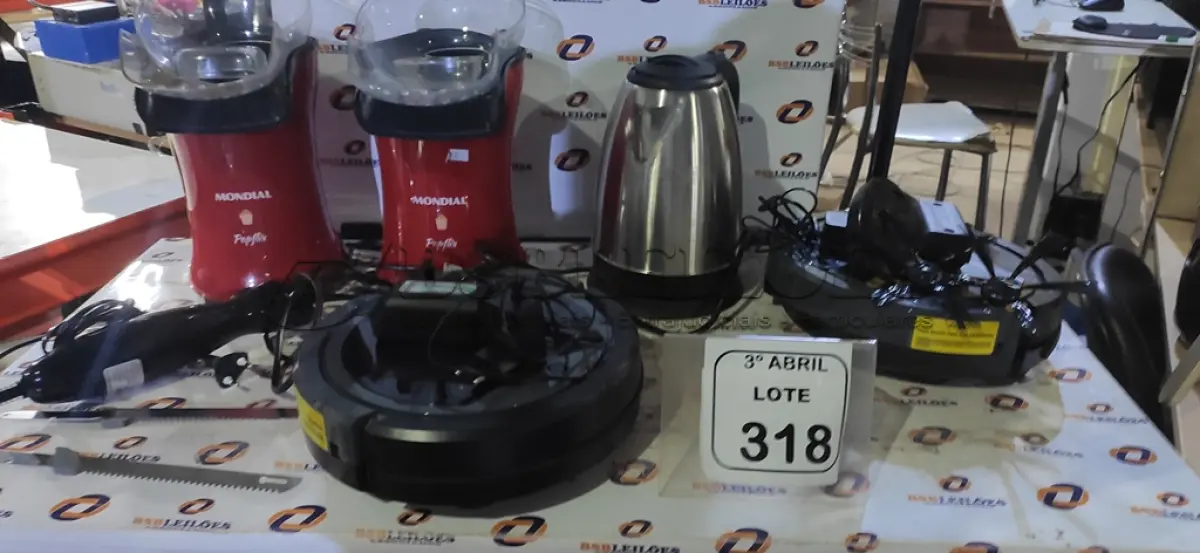 LOTE 318 - 01 CHALEIRA ELÉTRICA MARCA MONDIAL, 02 PIPOQUEIRAS E 02 ASPIRADORES ROBÔ. (NO ESTADO) ATENÇÃO! FAZER A VISITAÇÃO ANTES DE ARREMATAR, NÃO SABEMOS SE FUNCIONA, LEILÃO NÃO TEM GARANTIA E NEM DEVOLUÇÃO, SUJEITO A POSSÍVEIS AVARIAS VISÍVEIS/OCULTAS E/OU AUSÊNCIA DE COMPONENTES.