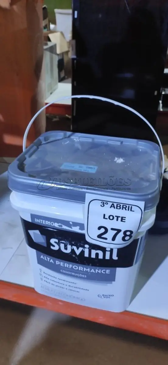 LOTE 278 - 01 BALDE DE TINTA ACRÍLICA INTERIOR DE 18L NA COR FOSCO BRANCO MARCA SUVINIL. (NO ESTADO) ATENÇÃO! FAZER A VISITAÇÃO ANTES DE ARREMATAR, NÃO SABEMOS SE FUNCIONA. LEILÃO NÃO TEM GARANTIA E NEM DEVOLUÇÃO, SUJEITO A POSSÍVEIS AVARIAS VISÍVEIS/OCULTAS E/OU AUSÊNCIA DE COMPONENTES.