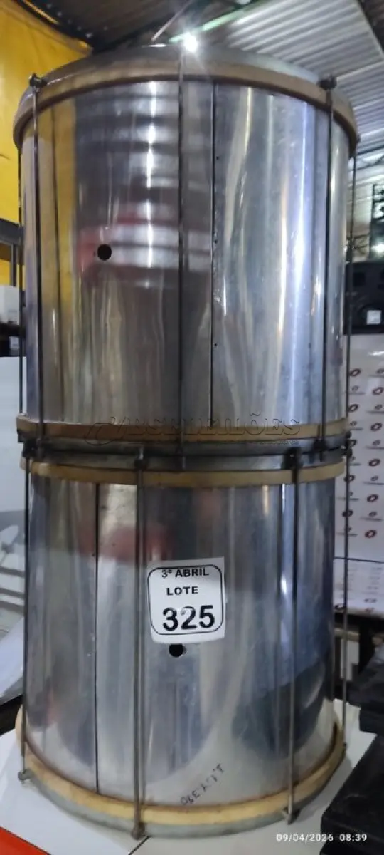 LOTE 325 - 02 TAMBORES DE PERCUSSÃO. (NO ESTADO) ATENÇÃO! FAZER A VISITAÇÃO ANTES DE ARREMATAR, NÃO SABEMOS SE FUNCIONA, LEILÃO NÃO TEM GARANTIA E NEM DEVOLUÇÃO, SUJEITO A POSSÍVEIS AVARIAS VISÍVEIS/OCULTAS E/OU AUSÊNCIA DE COMPONENTES.