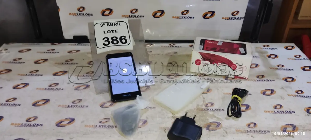 LOTE 386 - 01 SMARTPHONE COM CARREGADOR MODELO TWIST MARCA POSITIVO. (NO ESTADO) ATENÇÃO! FAZER A VISITAÇÃO ANTES DE ARREMATAR, NÃO SABEMOS SE FUNCIONA, LEILÃO NÃO TEM GARANTIA E NEM DEVOLUÇÃO, SUJEITO A POSSÍVEIS AVARIAS VISÍVEIS/OCULTAS E/OU AUSÊNCIA DE COMPONENTES.