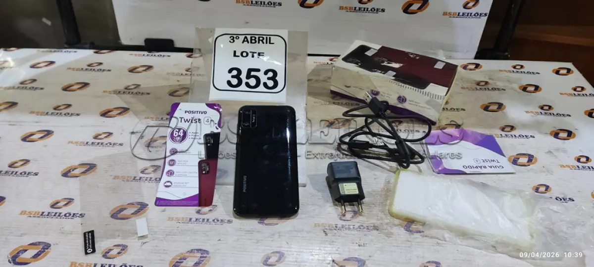 LOTE 353 - 01 SMARTPHONE COM CARREGADOR MODELO TWIST MARCA POSITIVO. (NO ESTADO) ATENÇÃO! FAZER A VISITAÇÃO ANTES DE ARREMATAR, NÃO SABEMOS SE FUNCIONA, LEILÃO NÃO TEM GARANTIA E NEM DEVOLUÇÃO, SUJEITO A POSSÍVEIS AVARIAS VISÍVEIS/OCULTAS E/OU AUSÊNCIA DE COMPONENTES.