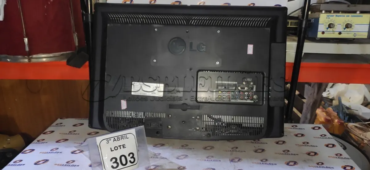 LOTE 303 - 01 TV DE LCD 26’’ MARCA LG. (NO ESTADO) ATENÇÃO! FAZER A VISITAÇÃO ANTES DE ARREMATAR, NÃO SABEMOS SE FUNCIONA, LEILÃO NÃO TEM GARANTIA E NEM DEVOLUÇÃO, SUJEITO A POSSÍVEIS AVARIAS VISÍVEIS/OCULTAS E/OU AUSÊNCIA DE COMPONENTES.