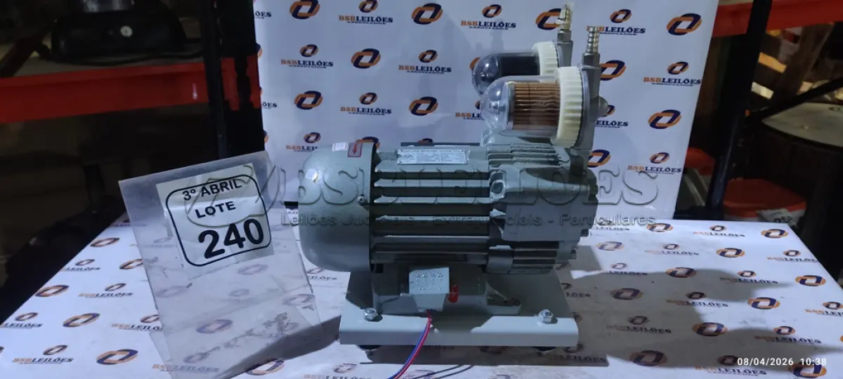 LOTE 240 - 01 BOMBA A VÁCUO BIVOLT 250W. (NO ESTADO) ATENÇÃO! FAZER A VISITAÇÃO ANTES DE ARREMATAR, NÃO SABEMOS SE FUNCIONA, LEILÃO NÃO TEM GARANTIA E NEM DEVOLUÇÃO, SUJEITO A POSSÍVEIS AVARIAS VISÍVEIS/OCULTAS E/OU AUSÊNCIA DE COMPONENTES.